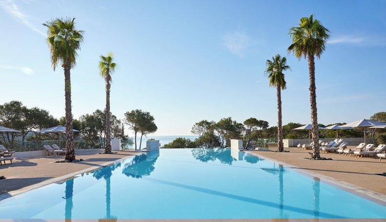 Ikos Porto Petro